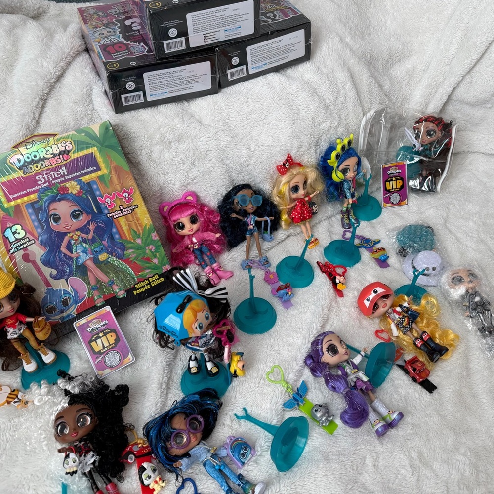 Disney Doorables Adoorbs dolls. Series 1 with the 3 mystery and Stitch doll. - Picture 3 of 15